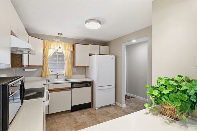 79 Chapin Greene 79, Ludlow, MA 01056