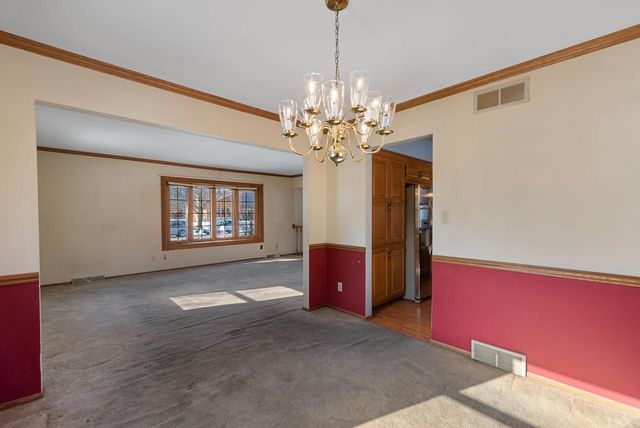 9936 N Concord DRIVE, Mequon, WI 53097