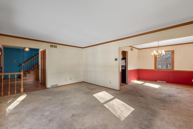 9936 N Concord DRIVE, Mequon, WI 53097