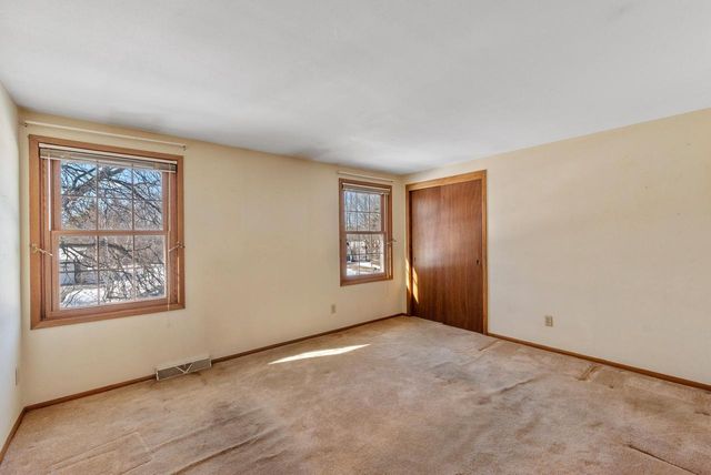 9936 N Concord DRIVE, Mequon, WI 53097