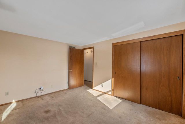 9936 N Concord DRIVE, Mequon, WI 53097