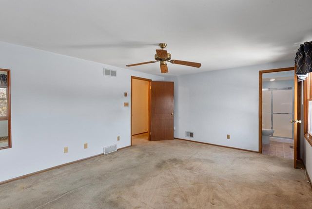 9936 N Concord DRIVE, Mequon, WI 53097