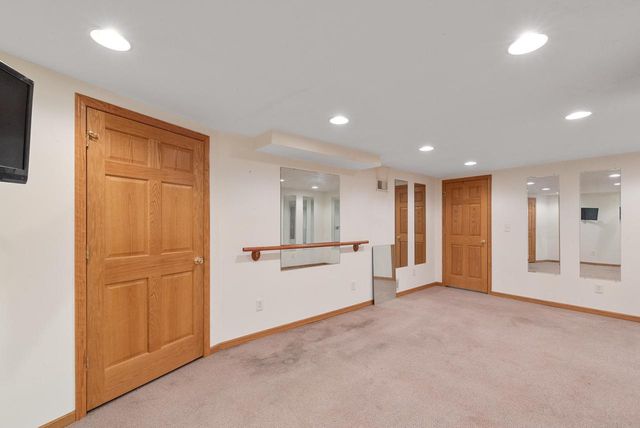 9936 N Concord DRIVE, Mequon, WI 53097