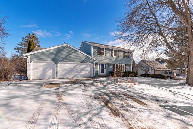 9936 N Concord DRIVE, Mequon, WI 53097