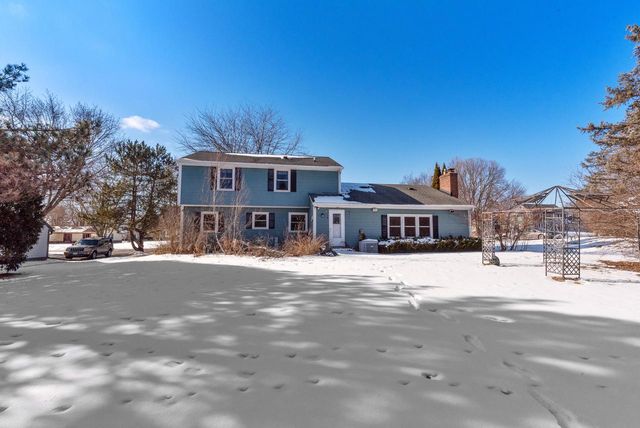 9936 N Concord DRIVE, Mequon, WI 53097