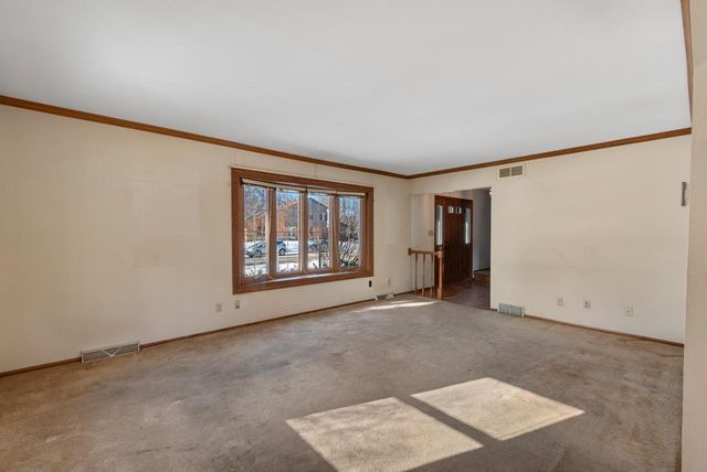 9936 N Concord DRIVE, Mequon, WI 53097