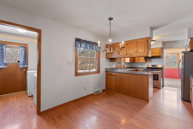 9936 N Concord DRIVE, Mequon, WI 53097