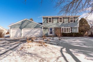 9936 N Concord DRIVE, Mequon, WI 53097
