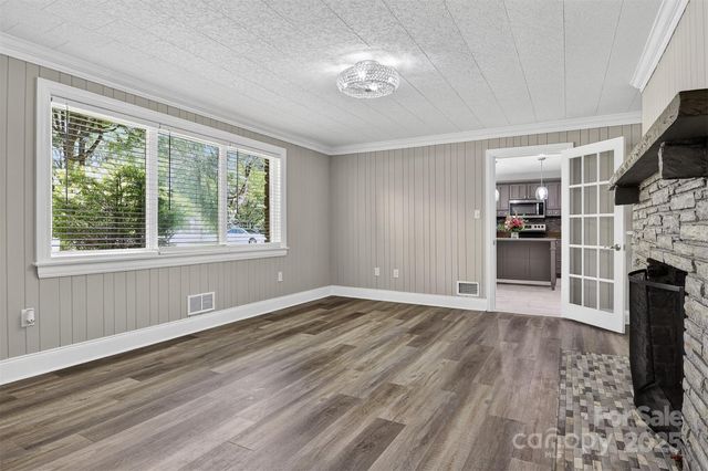 3127 N Center Street, Hickory, NC 28601