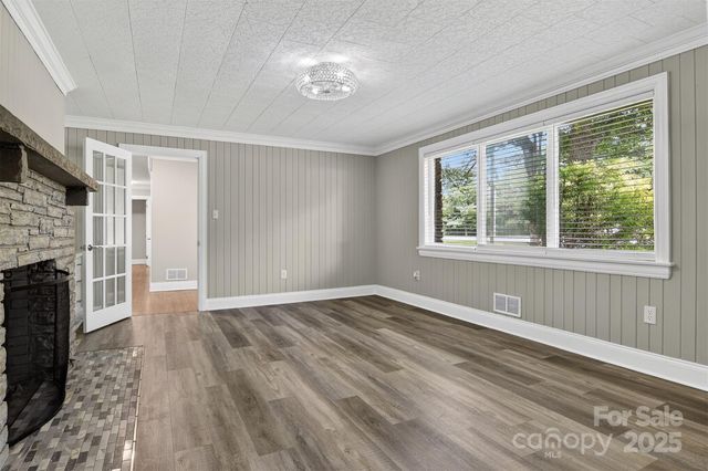 3127 N Center Street, Hickory, NC 28601