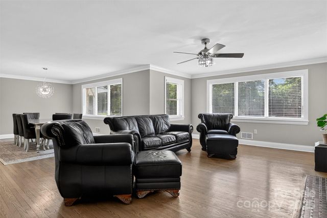 3127 N Center Street, Hickory, NC 28601