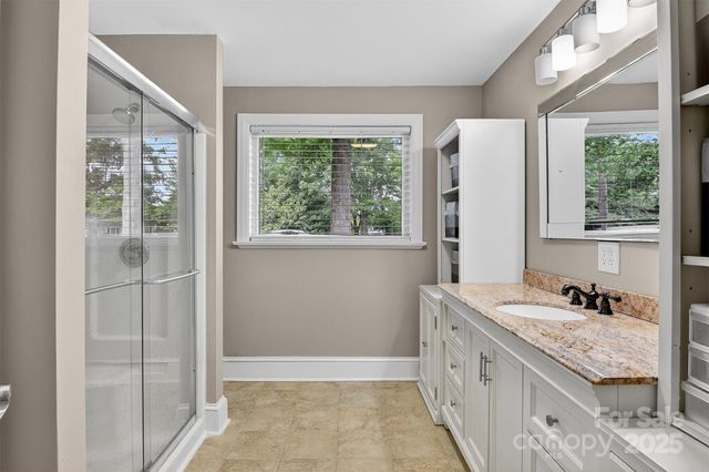 3127 N Center Street, Hickory, NC 28601