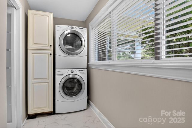 3127 N Center Street, Hickory, NC 28601