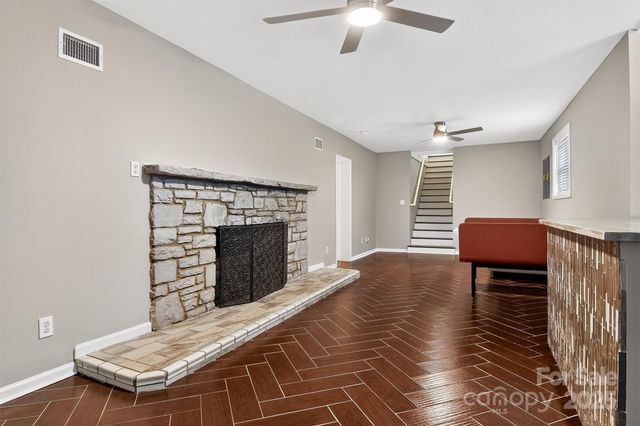 3127 N Center Street, Hickory, NC 28601