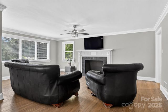 3127 N Center Street, Hickory, NC 28601