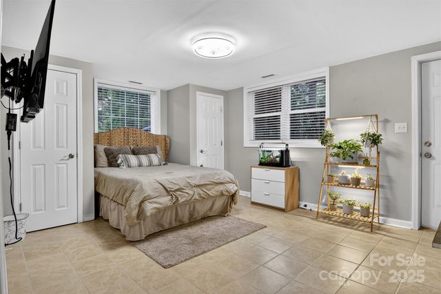 3127 N Center Street, Hickory, NC 28601