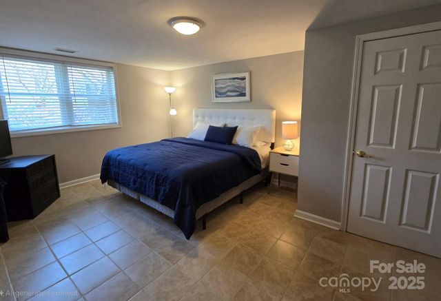 3127 N Center Street, Hickory, NC 28601