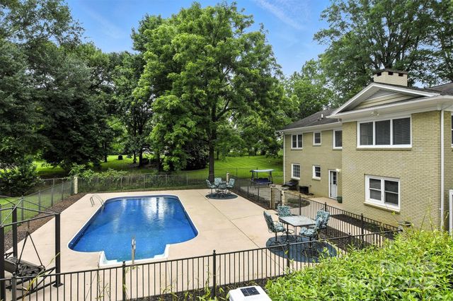 3127 N Center Street, Hickory, NC 28601