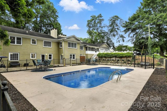 3127 N Center Street, Hickory, NC 28601