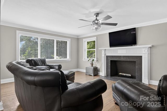 3127 N Center Street, Hickory, NC 28601