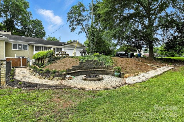 3127 N Center Street, Hickory, NC 28601