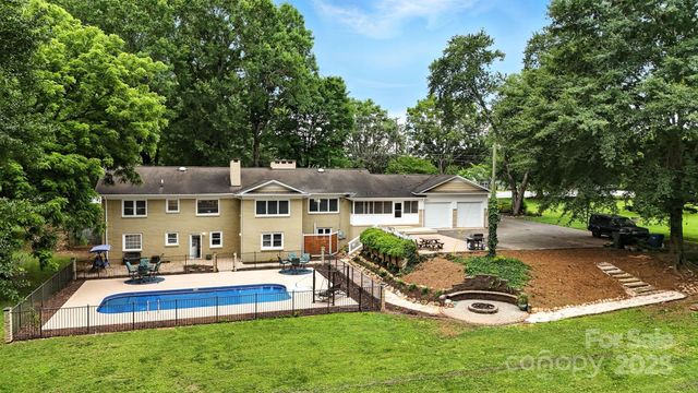 3127 N Center Street, Hickory, NC 28601