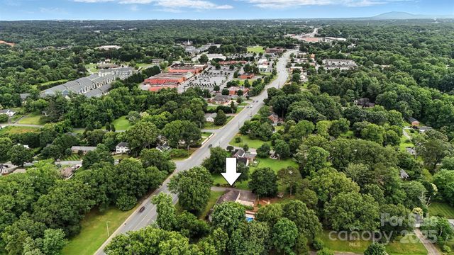 3127 N Center Street, Hickory, NC 28601