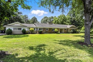3127 N Center Street, Hickory, NC 28601
