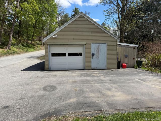 23 Howard Road, Poughkeepsie, NY 12603