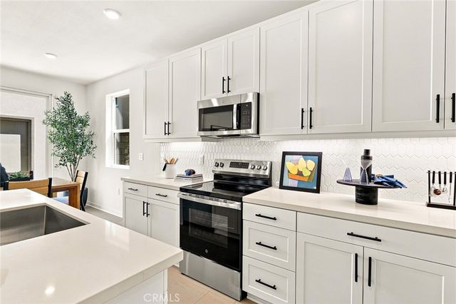 16583 Bottlebrush Lane 2, Fontana, CA 92336