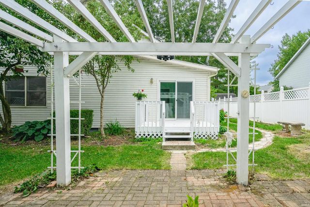 600 W Cyprus Circle, Bloomington, IN 47403