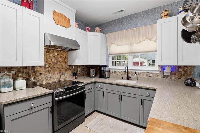 313 Lane CRES, Smithfield, VA 23430