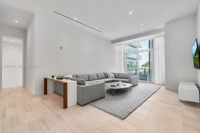 4701 N Meridian Ave 210, Miami Beach, FL 33140