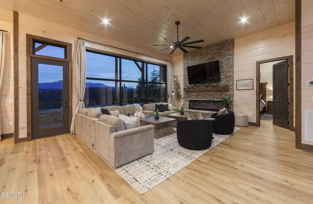 1843 Wild Briar Trail, Sevierville, TN 37876