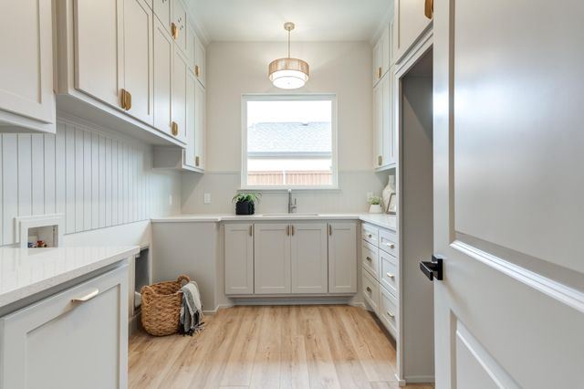 609 N 15th Street, Wolfforth, TX 79382