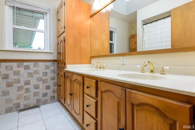 4236 Midway Road, Elkhart, IN 46517