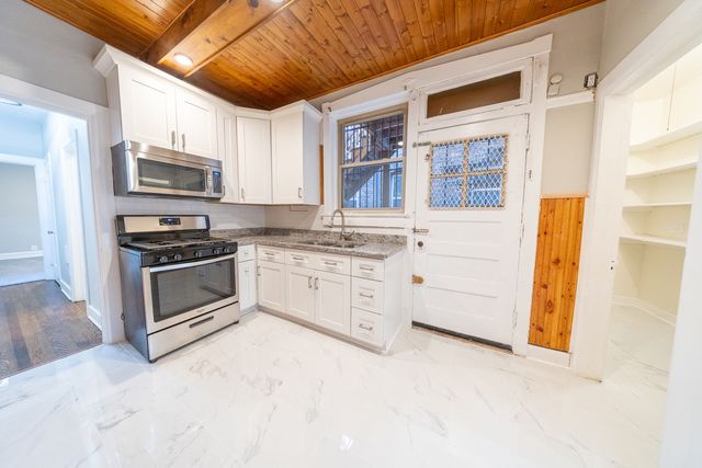 6846 S Paxton Avenue 2, Chicago, IL 60649