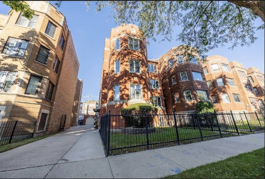 6846 S Paxton Avenue 2, Chicago, IL 60649