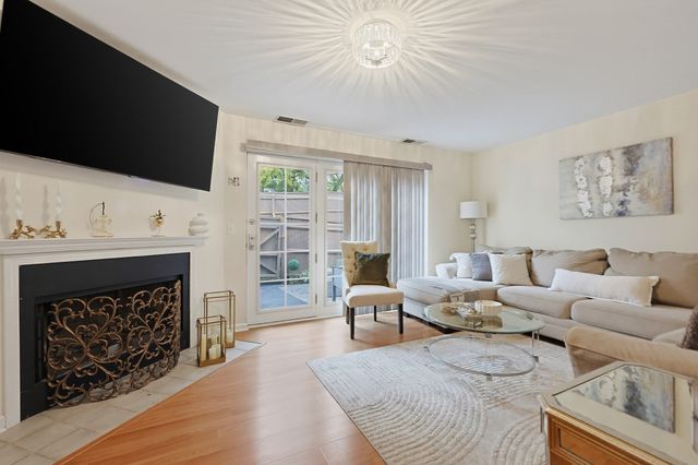 389 Neponset St D, Norwood, MA 02062
