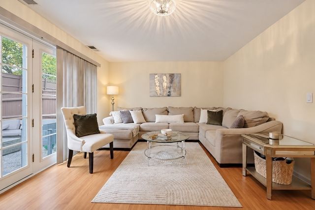 389 Neponset St D, Norwood, MA 02062