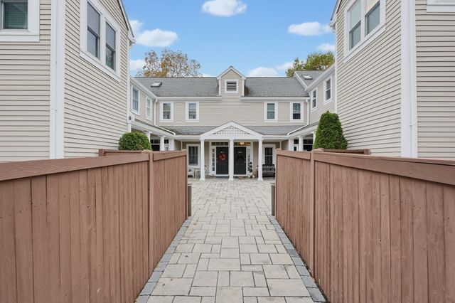 389 Neponset St D, Norwood, MA 02062