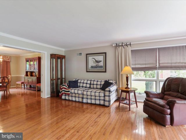 11025 EASTWOOD DR, Hagerstown, MD 21742