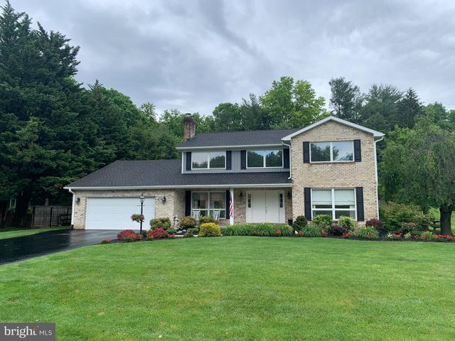 11025 EASTWOOD DR, Hagerstown, MD 21742