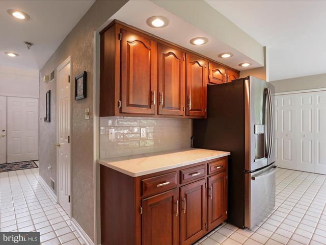 11025 EASTWOOD DR, Hagerstown, MD 21742