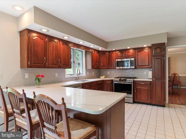 11025 EASTWOOD DR, Hagerstown, MD 21742