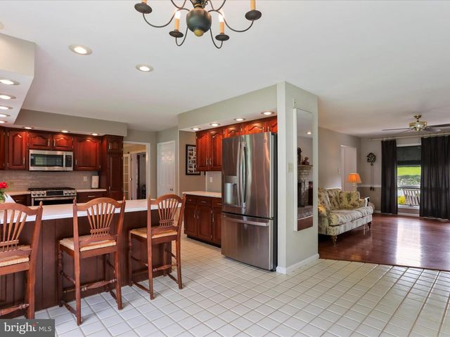 11025 EASTWOOD DR, Hagerstown, MD 21742