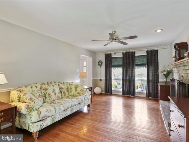 11025 EASTWOOD DR, Hagerstown, MD 21742