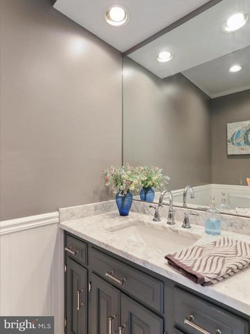 11025 EASTWOOD DR, Hagerstown, MD 21742