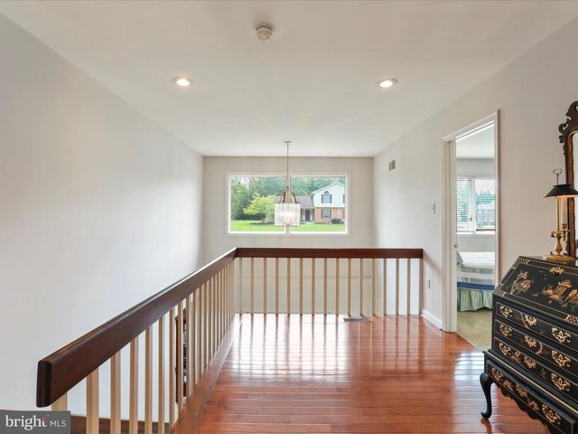 11025 EASTWOOD DR, Hagerstown, MD 21742