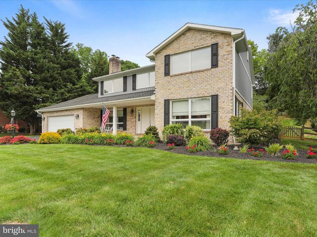 11025 EASTWOOD DR, Hagerstown, MD 21742